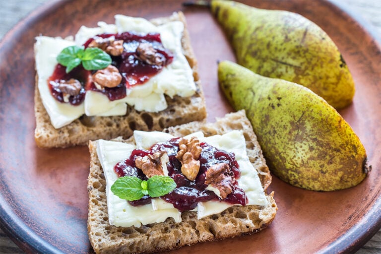 What To Serve With Brie: 20 Most Delicious Ideas