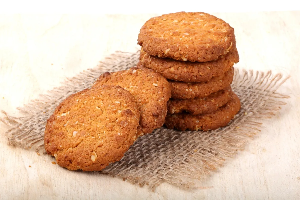 Oatmeal cookies on a piece of linen fabric | Girl Meets Food